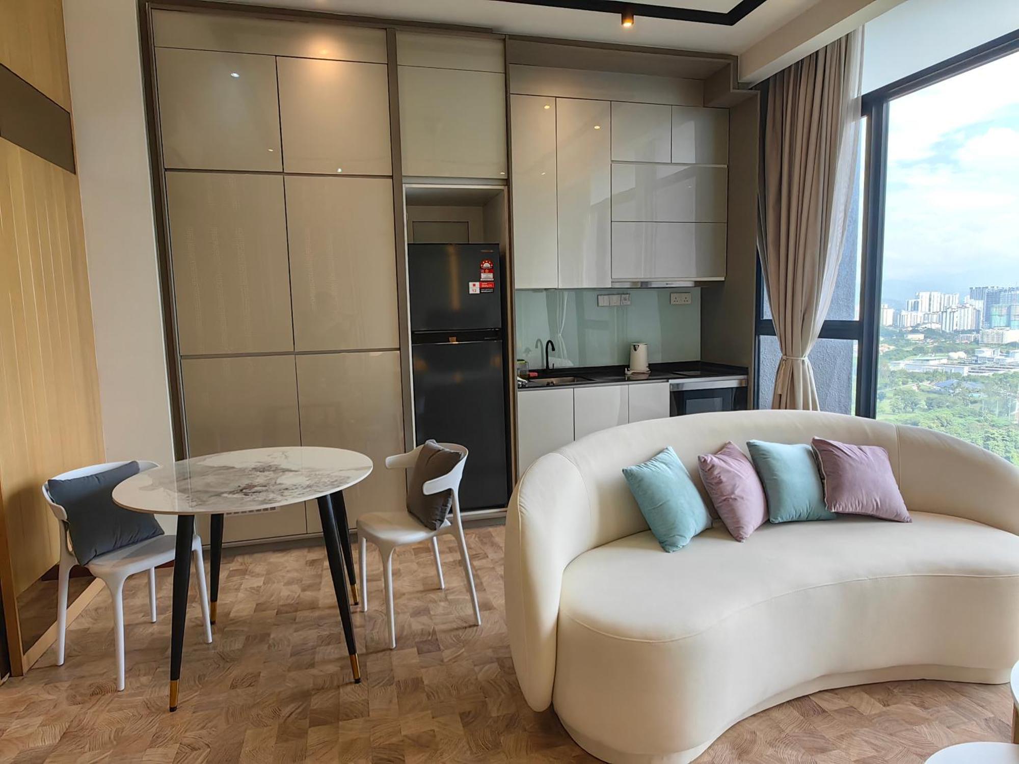 Expressionz Designer Suites Host By Aurora Premium Stay Куала Лумпур Екстериор снимка